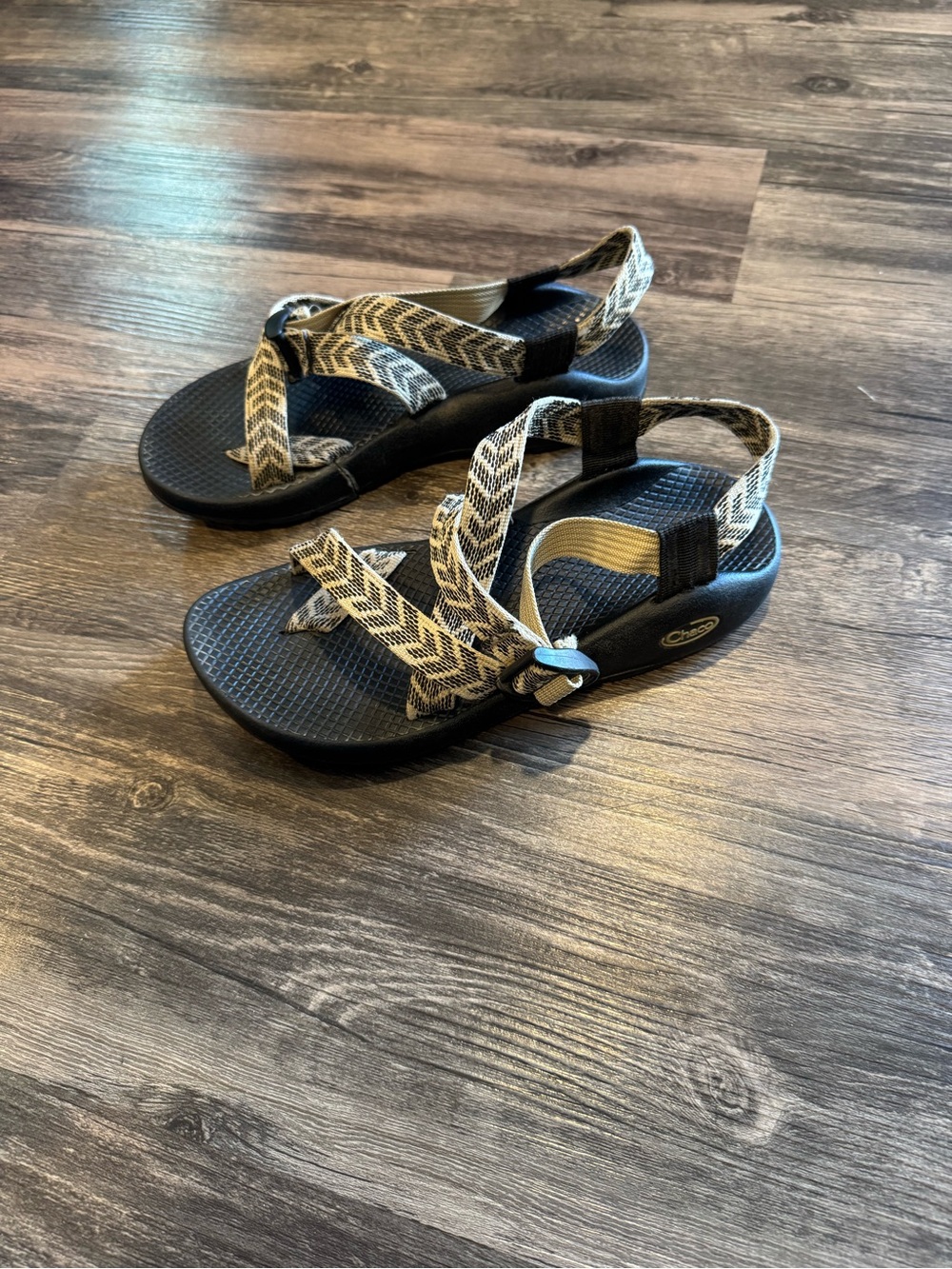 Chaco Women's US 7 Women’s Classic Strappy Toe Loop Sandals Black/White